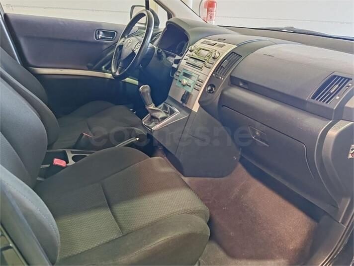 TOYOTA Corolla Verso 2.2 D4D Luna